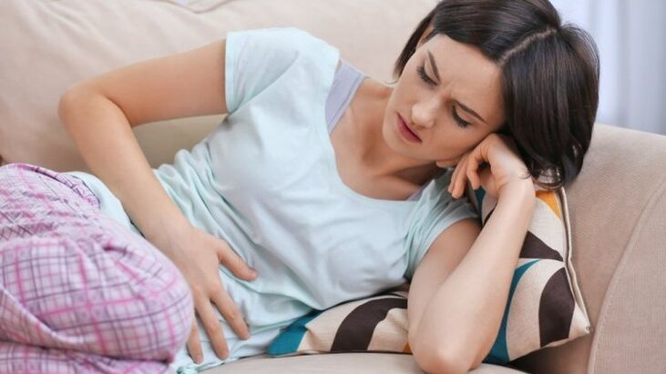 dor abdominal devido a parasitas no corpo